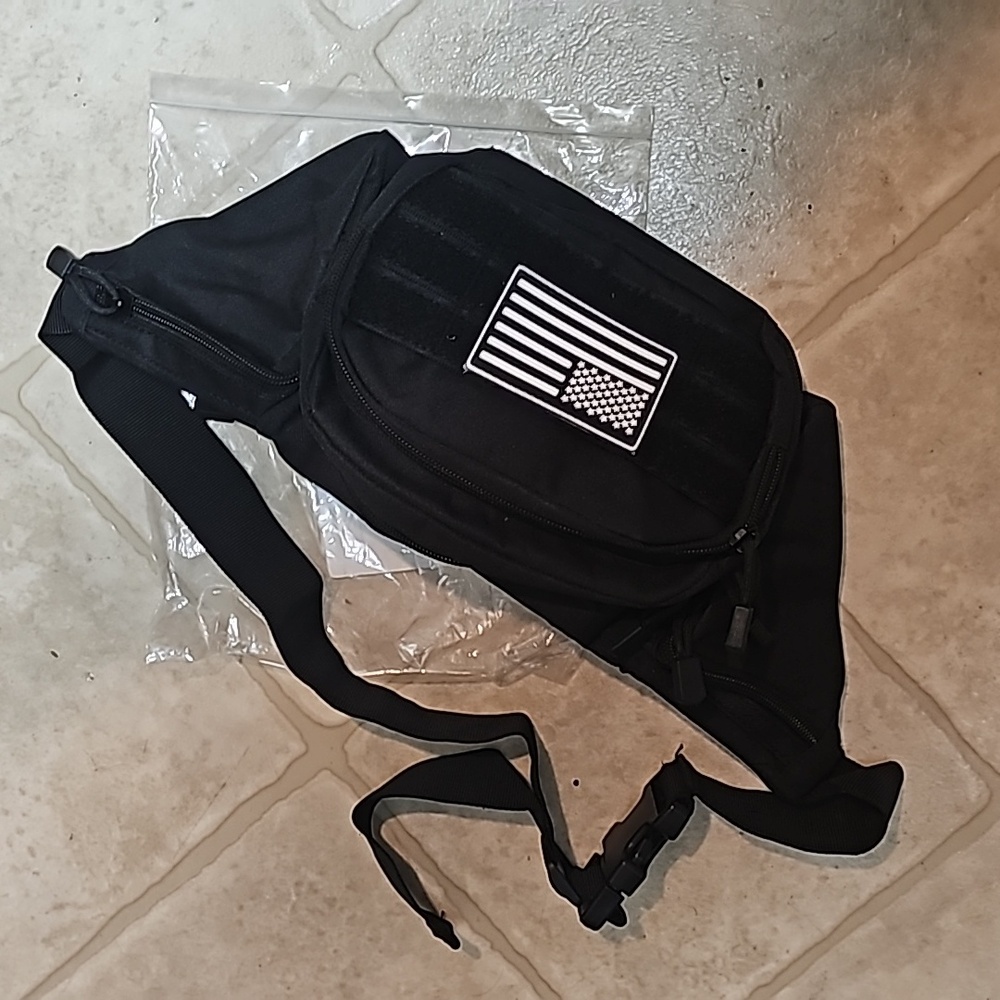 Tactical Sling Bag Conceal Carry - Picture 2 of 9